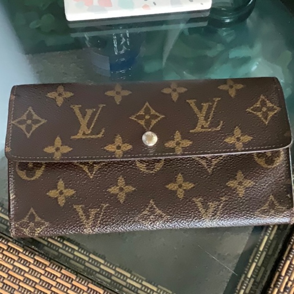 Authentic Louis Vuitton Long International Wallet